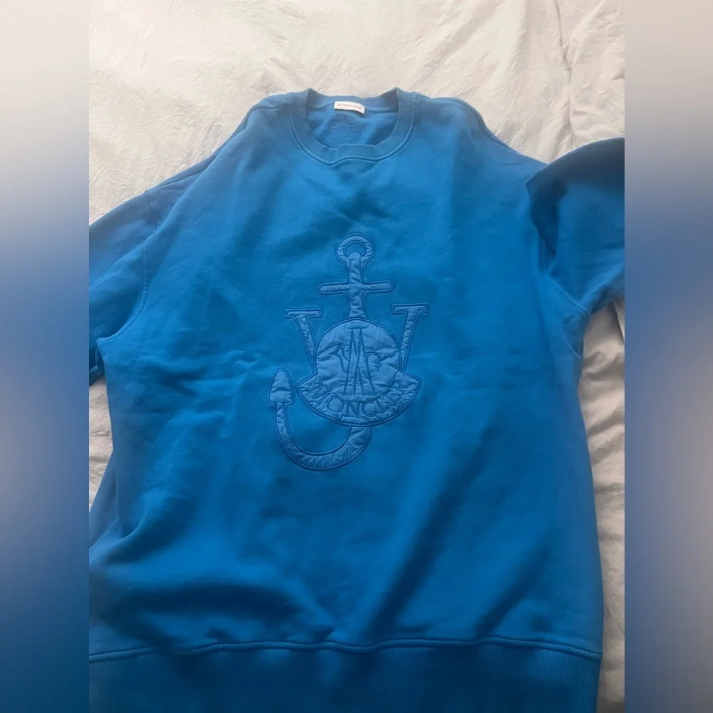 ✨HOST PICK✨
MONCLER CREWNECK SWEATSHIRT
Garment code:
33867436NXIV - Picture 4 of 14